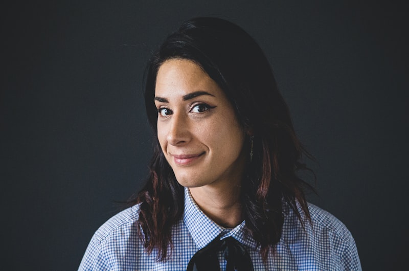 "Ik begon op mijn 12e online transitie-content te volgen. Op mijn 19e leefde ik in Israël als man. Raketten brachten me tot bezinning." — Maia Poet